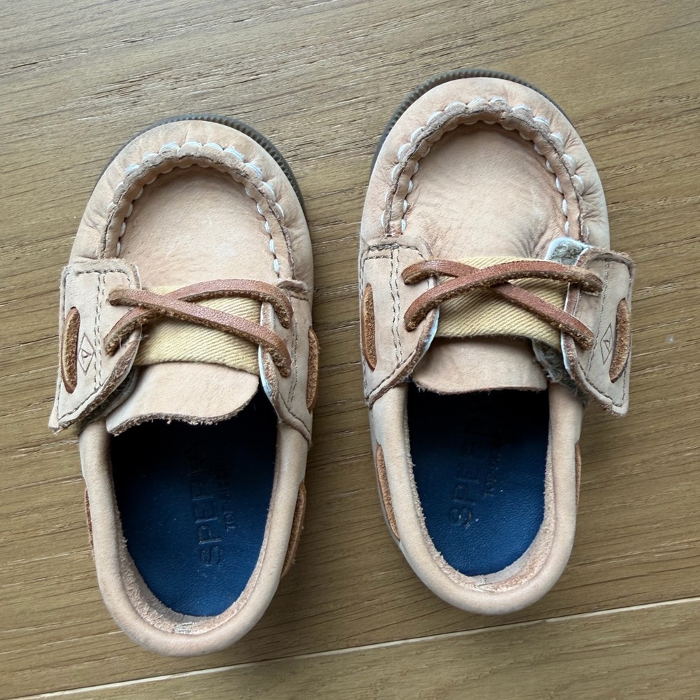NWOT Sperry Tan Suede Boat Shoes